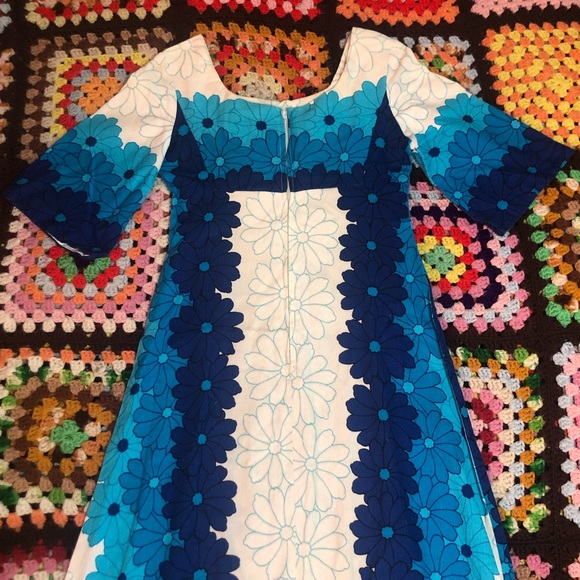 Vintage Vibrant Floral Hawaiian Maxi Dress - Picture 4 of 6